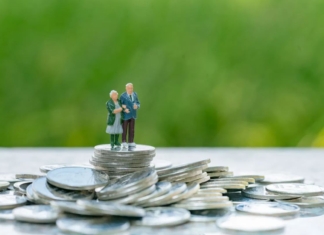 Reducerea vârstei de pensionare, votată de Parlament, ar putea duce la falimentarea sistemului de pensii | API