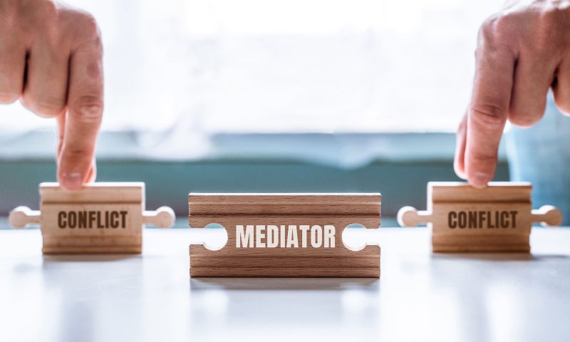 COVER mediere_API Foto: Shutterstock.com