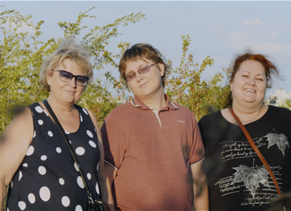 „12 ani am crescut o fată, și îmi vor trebui încă 12 ca să înțeleg că am băiat”. Mama și bunica unui adolescent transgen povestesc istoria lor | GENDERDOC-M